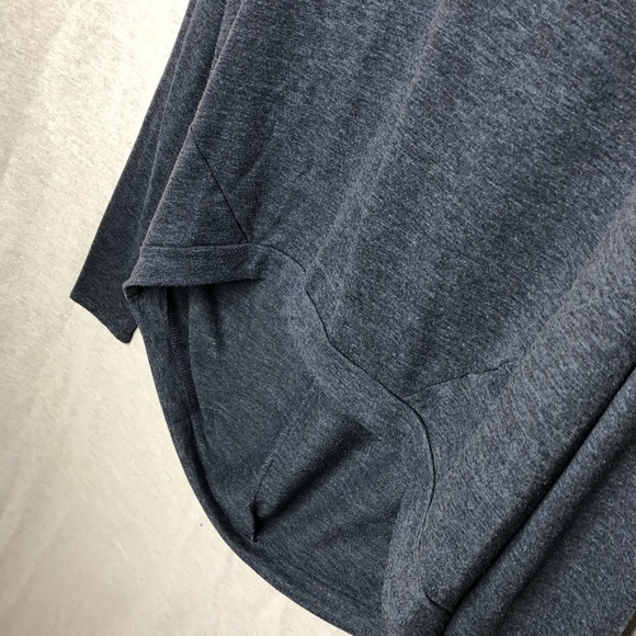 ⭐️ Old navy blue crewneck tee - Picture 2 of 5
